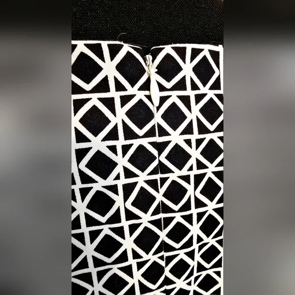 Talbots Petite Black White Geometric Print Dress Sleeveless Belted Size 14 - Picture 6 of 9